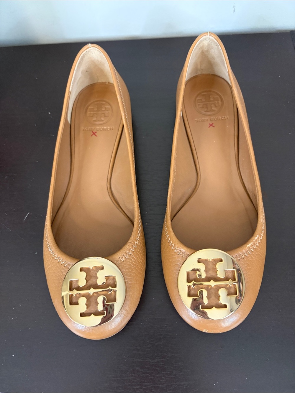 Tory Burch BALLET Flat Shoe Pecan Praline  Gold Leather Metal Logo Sz 7